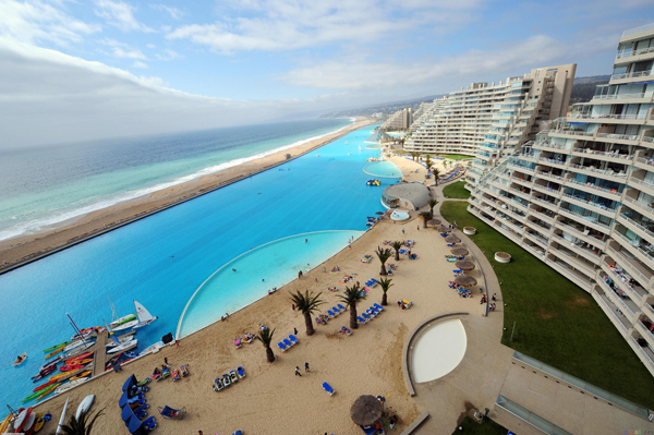the_world_s_largest_outdoor_swimming_pool_3200x2129