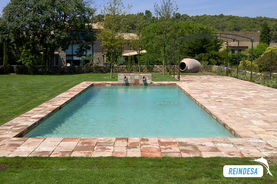Piscina privada rústica Sant Feliu de Boada