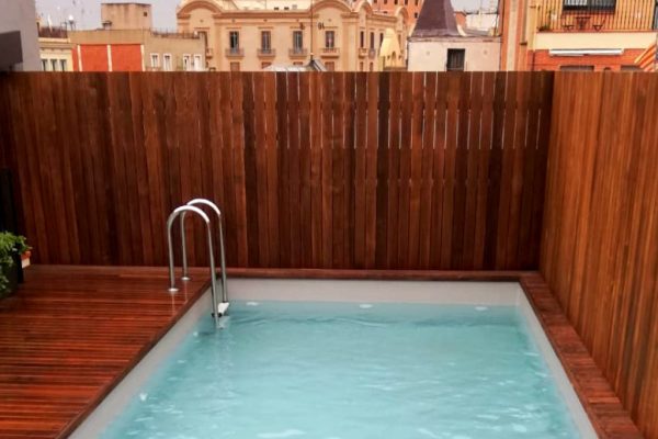 Piscina sobre forjado de un edificio en Barcelona